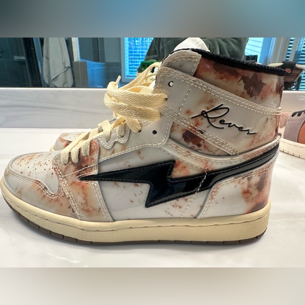 Worn twice kool kiy sneakers size 6.5 men or 8 women. No issues